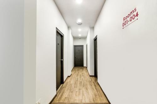 a hallway with white walls and wooden floors at Hotel O Akash Ganga Park Circus in Ballygunge