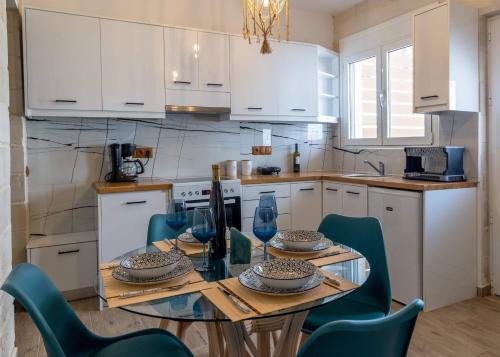 Η κουζίνα ή μικρή κουζίνα στο SeaStone House for relaxation, 4min walk to beach