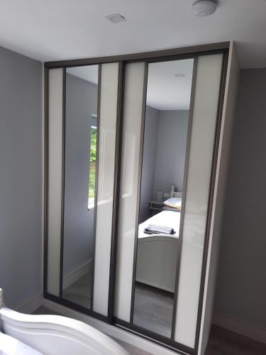 a bathroom with a mirror on the wall at Elsie's Sea View Lodge Lahinch in Rineen