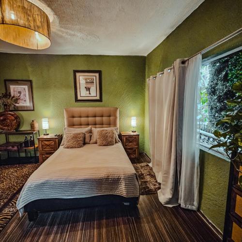 a bedroom with a bed and a window at Habitación con baño privado A, Centro de Coyoacán in Mexico City