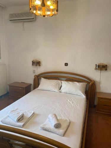 a bedroom with a bed with two towels on it at Vintage villa in Paleo Tsifliki