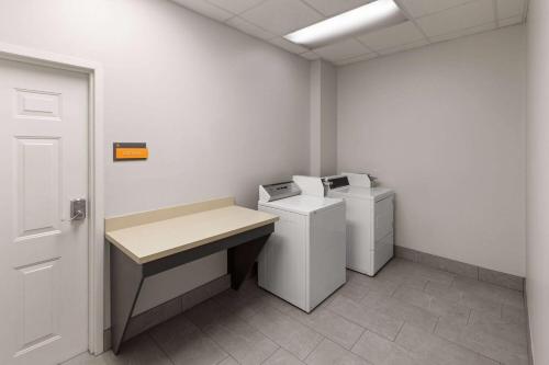 a laundry room with a washer and dryer at La Quinta by Wyndham Angleton in Angleton