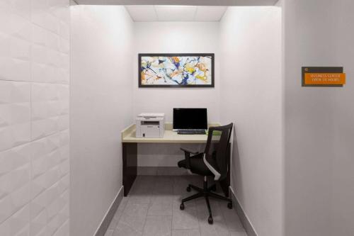 an office with a desk with a computer on it at La Quinta by Wyndham Angleton in Angleton
