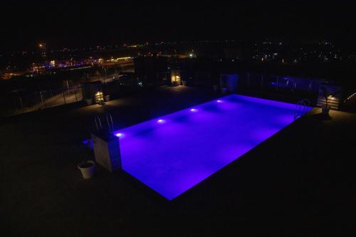Bazén v ubytování Buddha Regency Hotel nebo v jeho okolí
