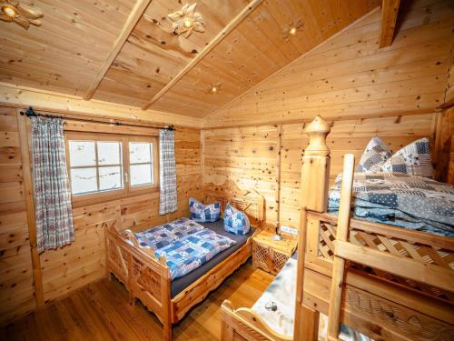 Posteľ alebo postele v izbe v ubytovaní Rustic Hut Salzburg near Ski Slopes