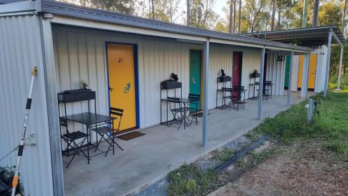 a group of chairs and tables in a building at Linga Longa Spiritual Retreat in Curra