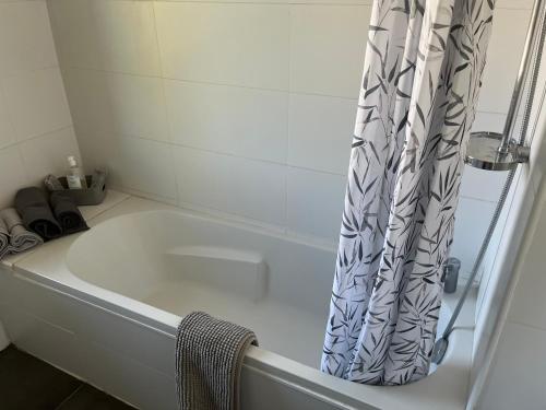 Grand studio chambre séparée Quartier Parmelan