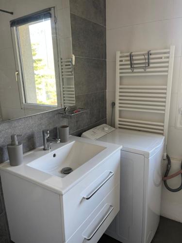 Grand studio chambre séparée Quartier Parmelan