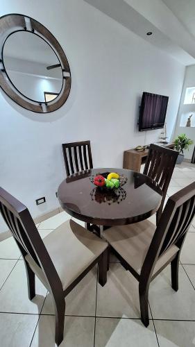 Телевизор и/или развлекательный центр в Apartment 2 bedrooms and 3 pools near to Tamarindo Beach