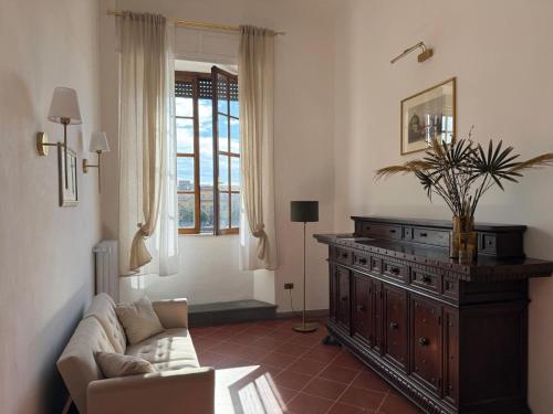 a living room with a couch and a dresser at Pisa Paradiso Nice View in Pisa