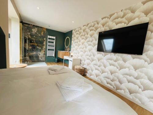 TV a/nebo společenská místnost v ubytování Chambre d'hôtes Stellina Bed&Breakfast avec vue sur jardin arboré