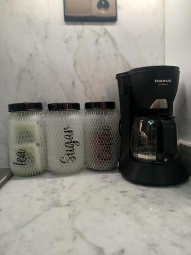 Tetera y cafetera en Moga Haven