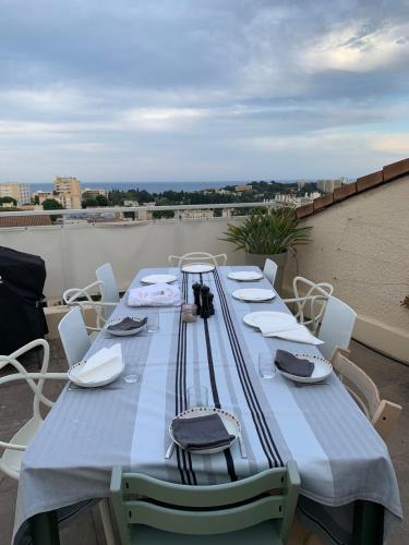 Grand duplex, terrasse vue mer et montagne