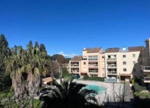 Grand duplex, terrasse vue mer et montagne