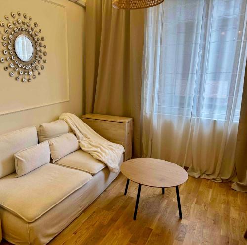 2 Bedrooms Top Central Apartment on Vitosha Boulevard