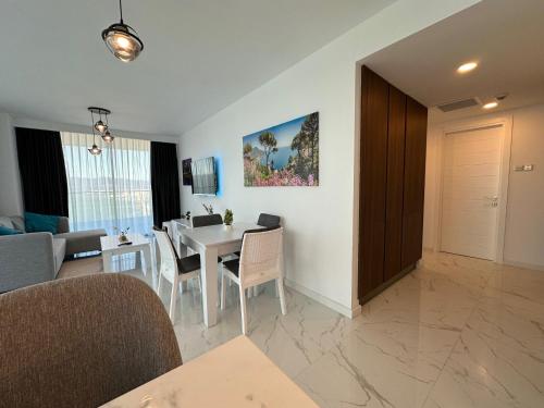 Posezení v ubytování Grand Sapphire Luxury Apartments By MyGuest Cyprus