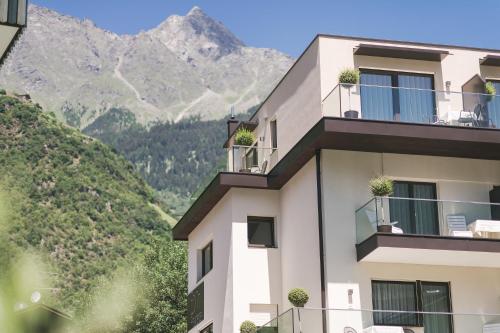 Nespecifikovaný výhled na hory nebo výhled na hory při pohledu z aparthotelu