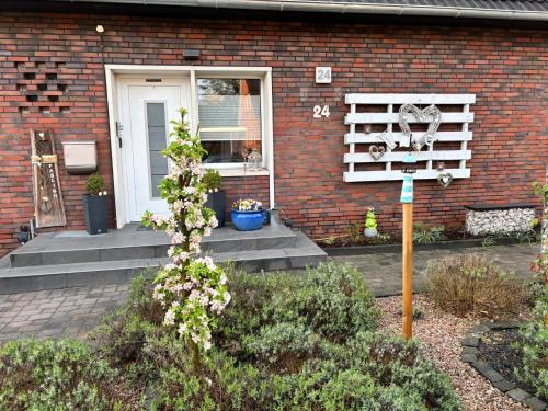 a house with a dog sitting in a window at Ferienwohnung Paul in Papenburg