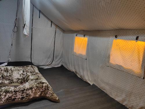 Postel nebo postele na pokoji v ubytování Baba tent House