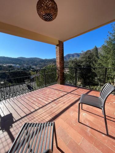 Vue générale sur la montagne ou vue sur la montagne depuis l'auberge de jeunesse