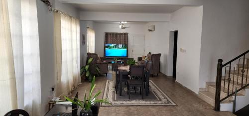 Un lugar para sentarse en Gisa Hostel All Private Ensuite Rooms