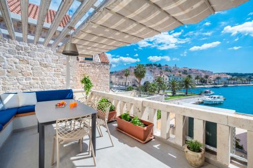 Riva Lavanda Hvar, Old Town