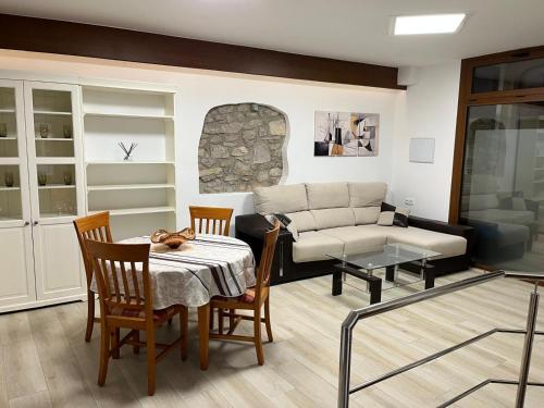 a living room with a table and a couch at La Muralla in Montblanc