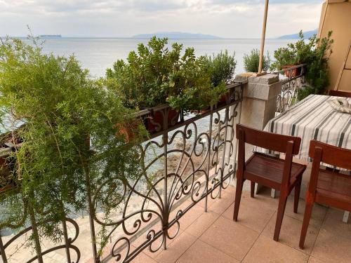 a balcony with a table and chairs and a view of the ocean at studio s balkonom 10 metara od mora in Opatija