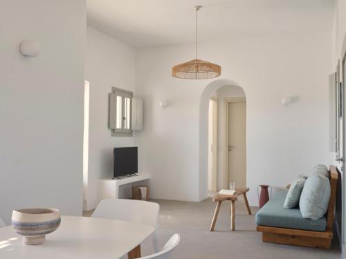 TV a/nebo společenská místnost v ubytování Mosaic Villas, Paros