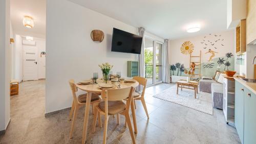 Kuchyň nebo kuchyňský kout v ubytování Apartamenty - Krynica Morska Enklawa I