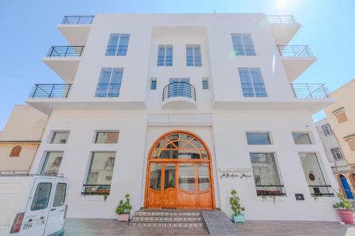Η πρόσοψη ή η είσοδος του Al Bouhaira Abyad Art & Golf