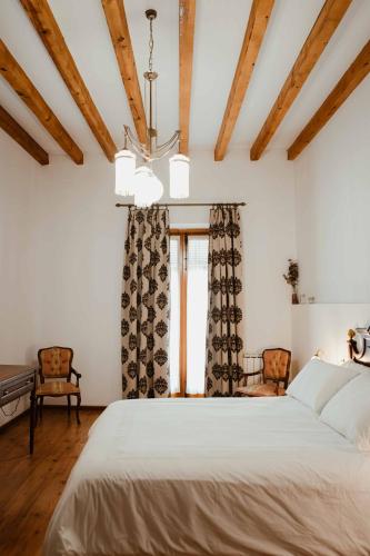 a bedroom with a large bed and a window at La Casona de Mahora in Mahora