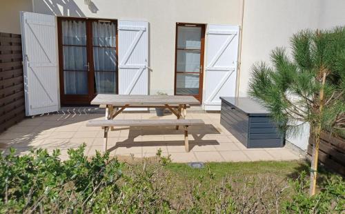 Entre mer et golf Appartement en rez de jardin avec parking