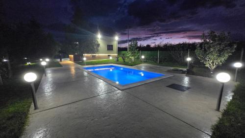 Bazén v ubytování CASA AMORE Exclusive with pool nebo v jeho okolí