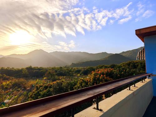 a view of the mountains from a balcony at Cloud Tree Inn Boutique Guesthouse XiChong DaPeng ShenZhen 深圳大鹏西涌云树里民宿Yun Shu Li in Shenzhen