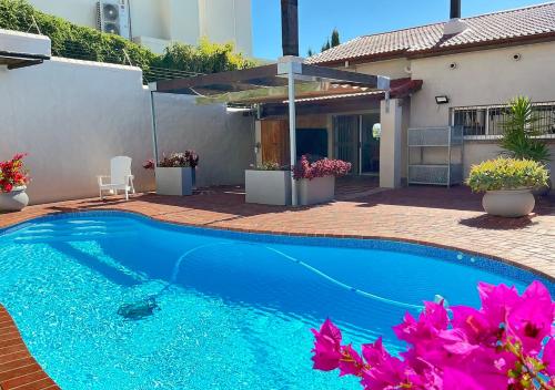 Φωτογραφία από το άλμπουμ του B Shocked Manor - Lux Suites στο Κέιπ Τάουν