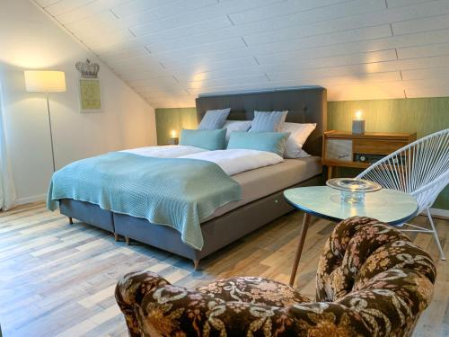 Postel nebo postele na pokoji v ubytování Happy Place Ferienwohnung mit Moselpanoramablick, Dachterrasse und Sauna