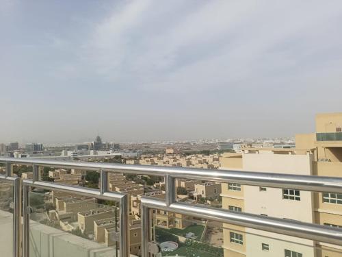 Un balcón o terraza de Dubai Silicon Oasis Staycation