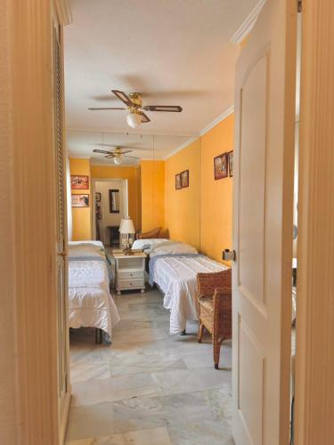 Iso parveke merenrannassa 102