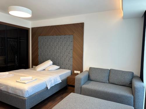 Postel nebo postele na pokoji v ubytování Grand Sapphire Luxury Apartments By MyGuest Cyprus