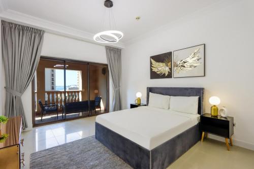 1BR in Palm Jumeirah, Walk to the Beach and Mall photo 2