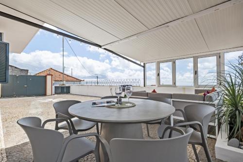 a dining room with a table and chairs at Funchal Ocean Terrace APT in Funchal