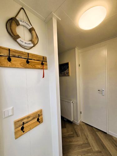 Φωτογραφία από το άλμπουμ του The Captain's Cabin σε Petten
