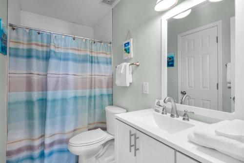 Et badeværelse på Beachview 102 - Flaming Sunrise