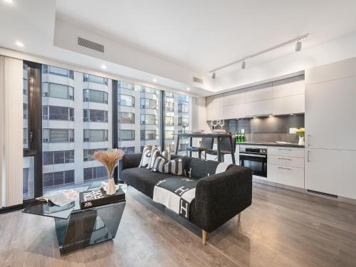 O bucătărie sau chicinetă la Hazelton Suites - Yorkville - Indoor Pool & Hot Tub