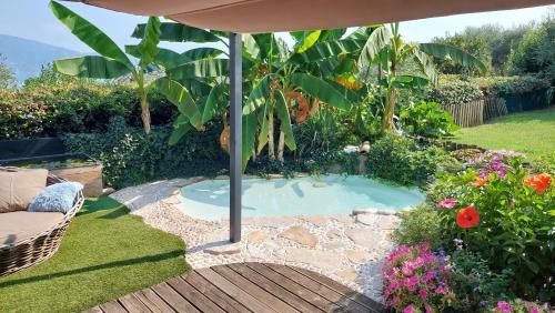 Κήπος έξω από το LITTLE VILLA ON GARDA LAKE Privacy&Atmosphere