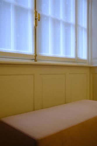 a window with a bench in front of it at Le Stanze del Lago Suites & Pool in Como