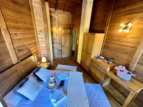Posezení v ubytování 2K Eco Pool & Stone Villa