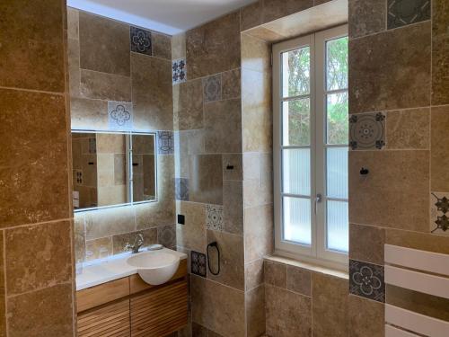 a bathroom with a sink and a mirror at LE MAS AUX CEDRES - Teritoria in Lioux