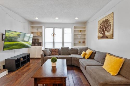 a living room with a couch and a table at Pet-Friendly Beach Getaway, Relax by the Bay! in Annapolis